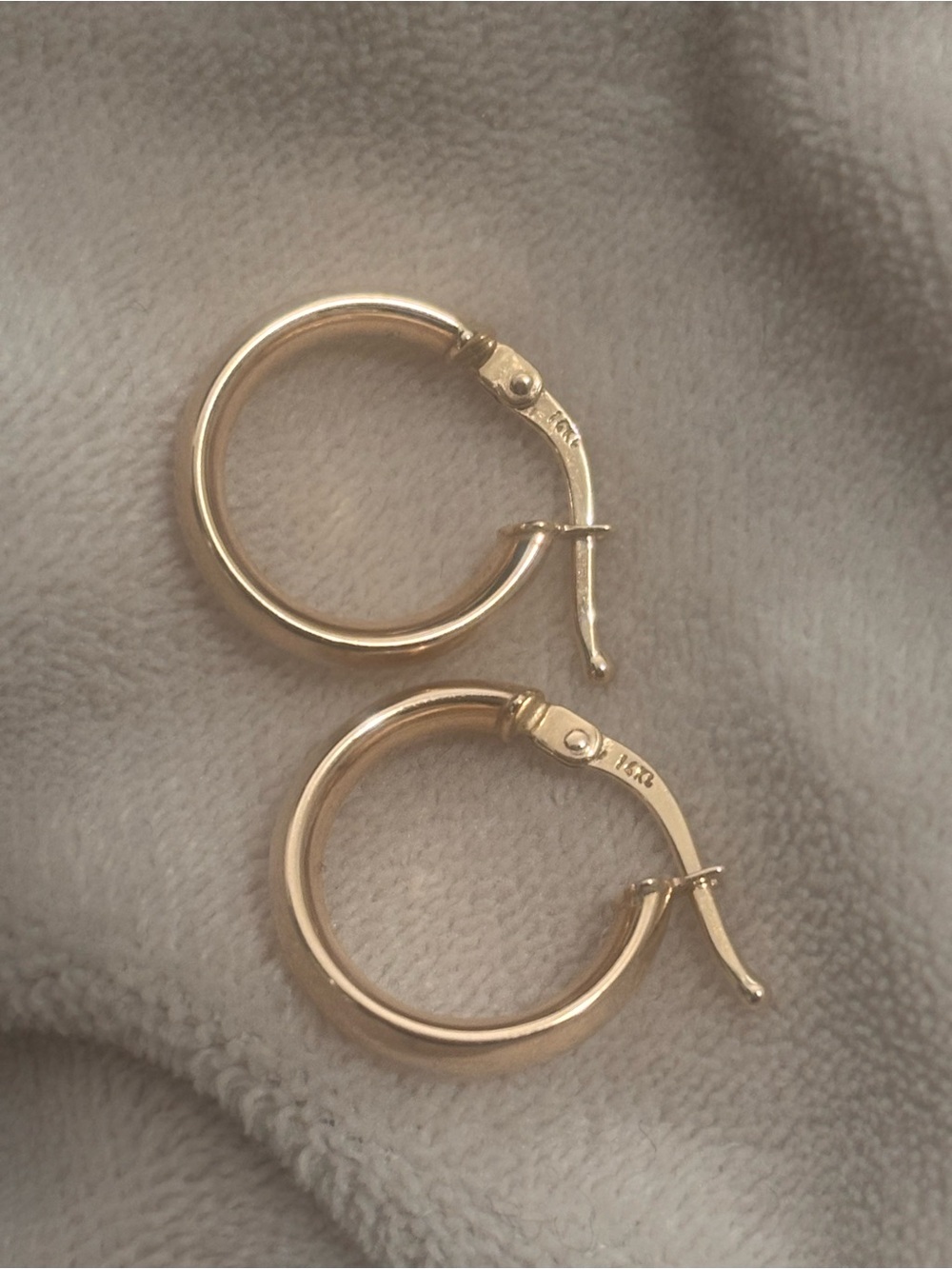 PAIR Catbird Gold Tomboy Hoops - Picture 2 of 10